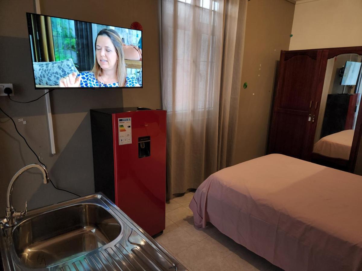 Backpackers Rental Room/Bathroom Only La Gaulette Εξωτερικό φωτογραφία